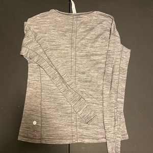Lululemon long sleeve shirt size 4